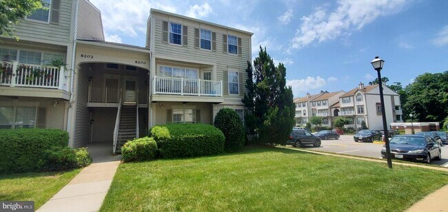 Foto del edificio - 8202 Catbird Cir