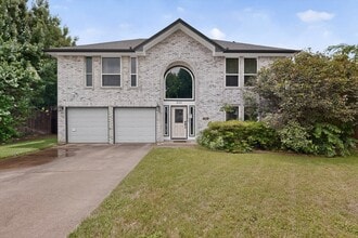 Building Photo - 233 Brittany Ct
