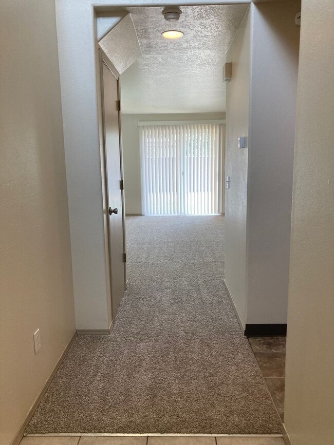 Building Photo - Three Bedroom Duplex in Keizer, Landcaping...