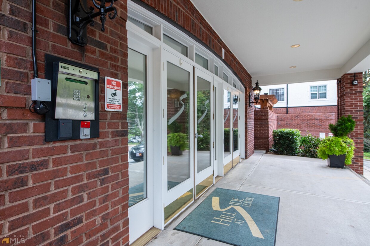 Primary Photo - 3275 Lenox Rd NE