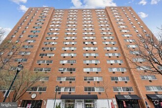 Building Photo - 2101-17 Chestnut St