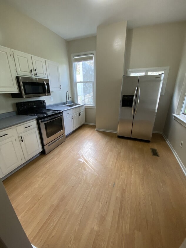 Building Photo - 437 Loras Blvd