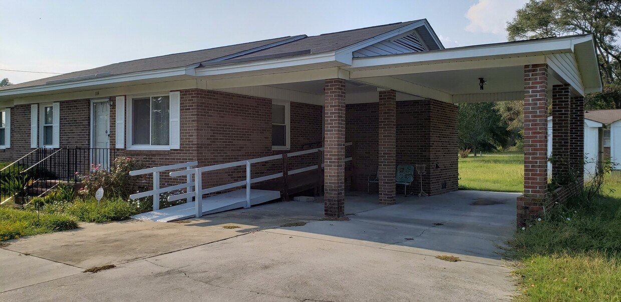 Primary Photo - 3 Bedroom 1 bath House