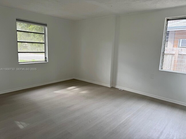 Building Photo - 1821 SW 23rd St