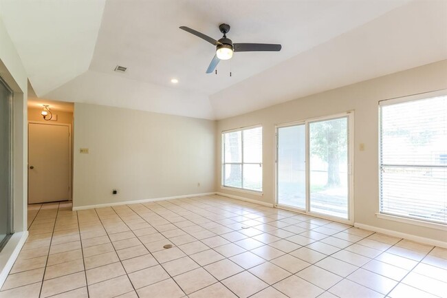 Building Photo - 25202 Tuckahoe Ln
