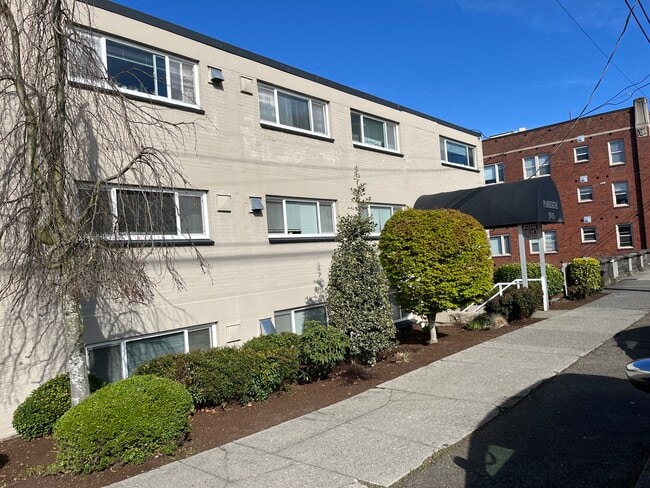 Building Photo - 5615 Phinney Ave N