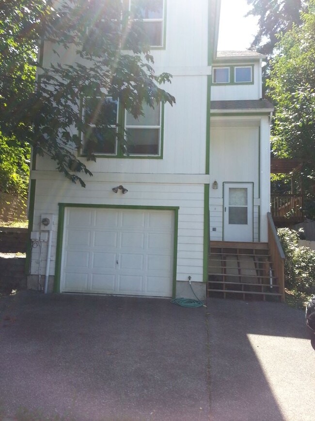 Building Photo - 3 br, 2.5 bath House - 109 Poplar St
