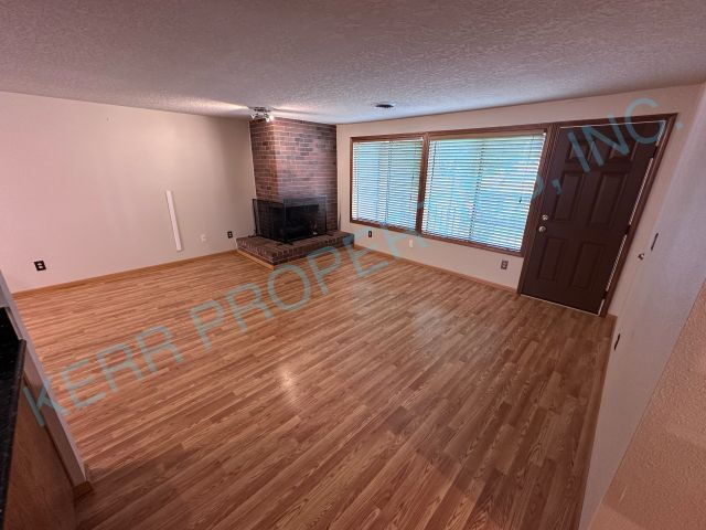 Foto del edificio - Charming 2-Bedroom / 2-Full Bathroom Condo Retreat in Happy Valley – Cozy Living Awaits!
