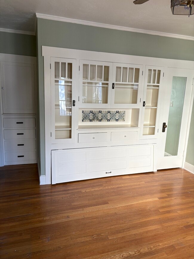 Building Photo - 252 N Wilson Ave