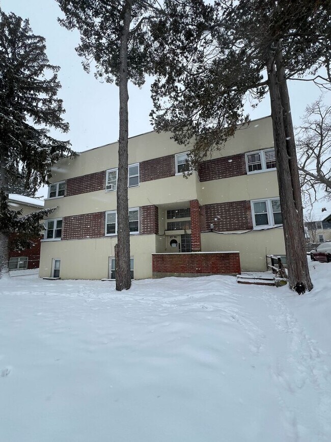 Building Photo - 37 Parkwood St