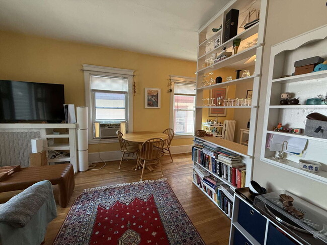 Building Photo - Charming 1BR in Historic Douglas Building ...