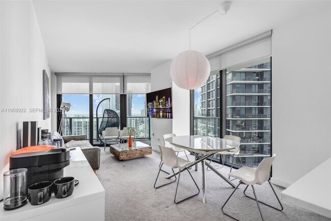 Foto del edificio - 501 NE 31st St