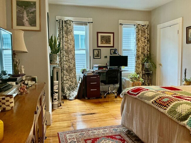 Building Photo - Spacious 3BR In Brighton!