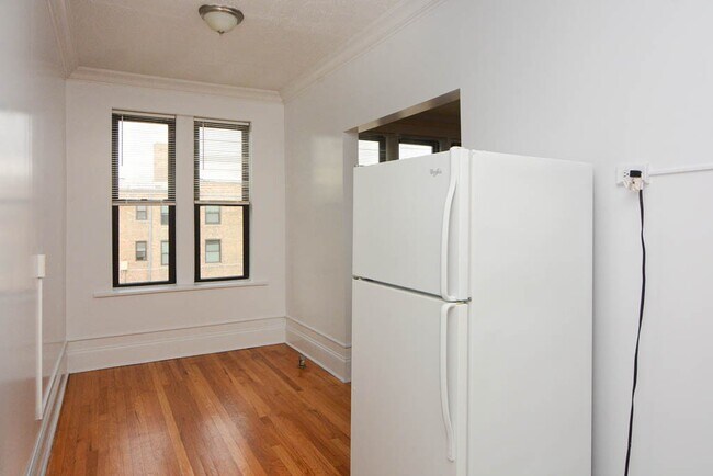 Foto del edificio - 2704 N Sawyer Ave