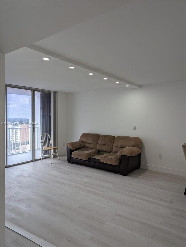 Foto del edificio - 2801 NE 183rd St