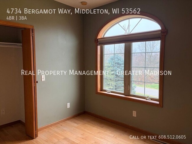 Foto del edificio - 4734 Bergamot Way