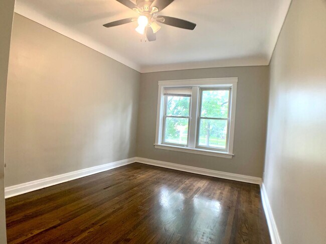 Building Photo - 2 bedroom 1 bathroom condo for rent!!!!!