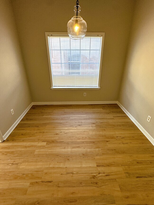 Foto del edificio - 2250 Lake Hill Ct