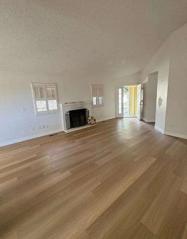 Foto del edificio - 5870 Coyote Ridge Rd