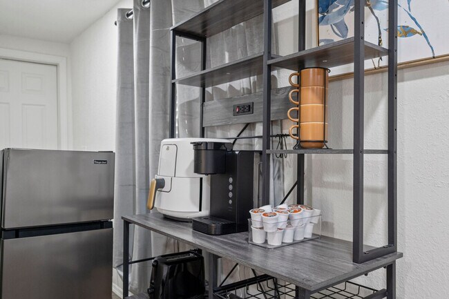 Building Photo - 4030 W Lincoln St