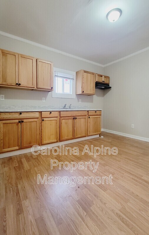 Building Photo - 1319 4th St