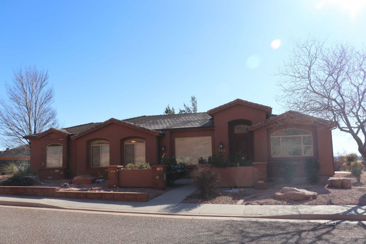 Foto principal - 764 Country Club Dr