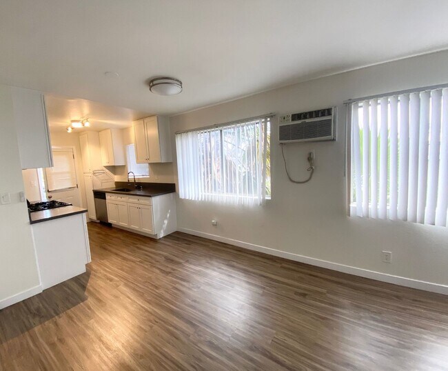 Foto del edificio - Charming 1-Bedroom Apartment with Modern U...
