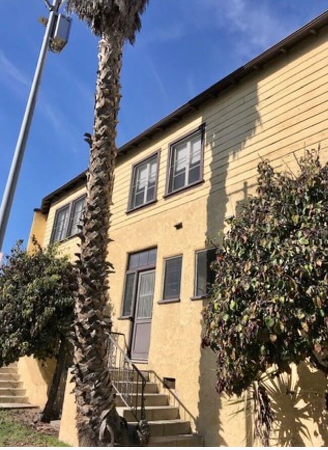 Building Photo - 5905 W 8th St