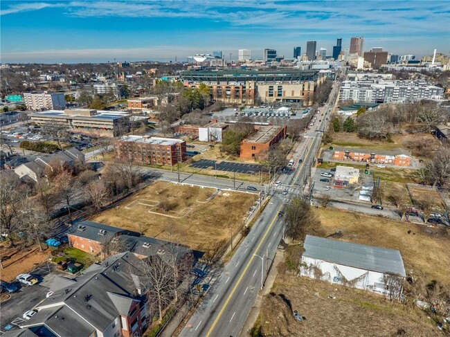 Foto del edificio - 865 Hank Aaron Dr SE