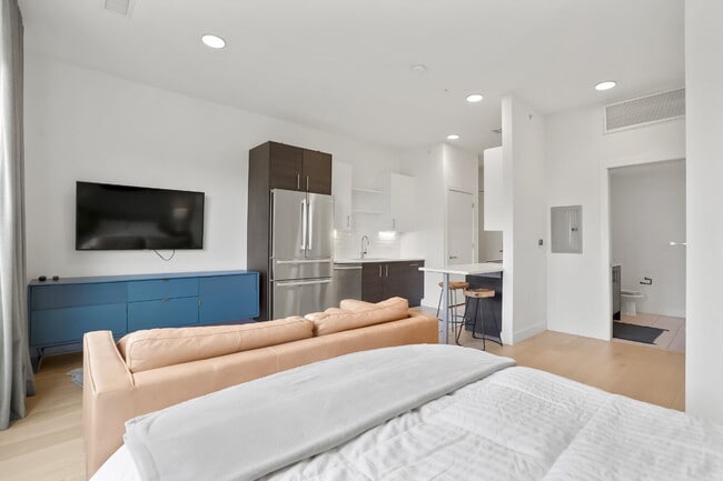 Building Photo - Beautifully Furnished Studio Condo in the Heart of Denver
