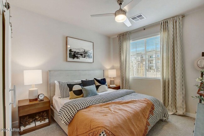 Foto del edificio - 28201 N Black Cyn Hwy