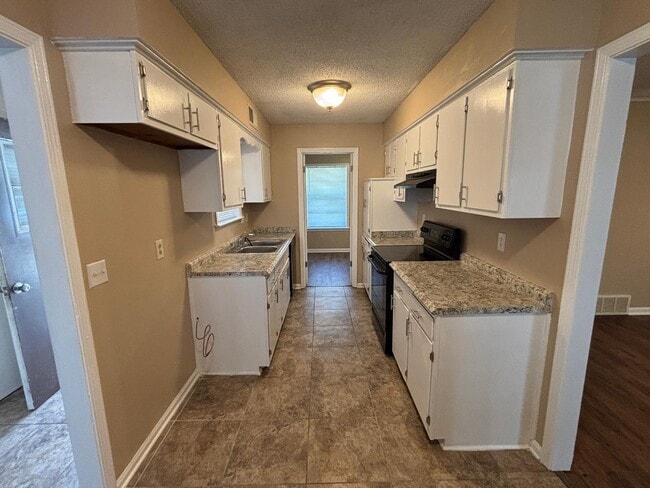 Photo - 6810 Sycamore Hill Dr Apartment