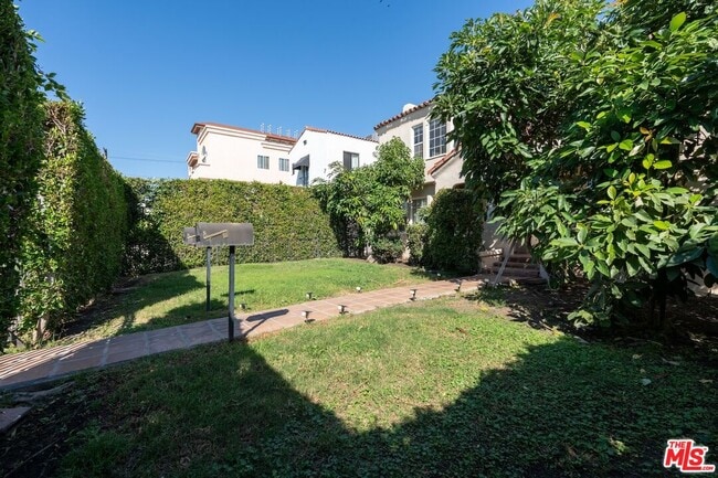 Building Photo - 1428 S Sherbourne Dr