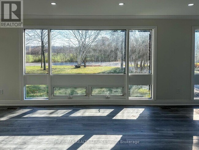 Building Photo - 375 Blue Lake Rd