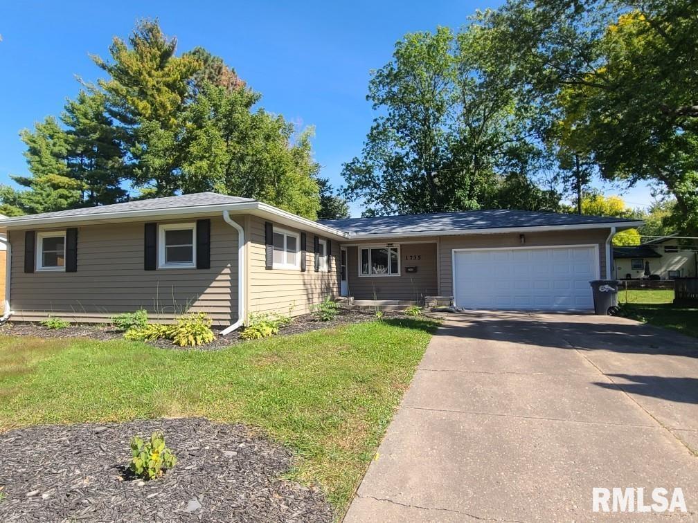 1735 Elmwood Ln, Bettendorf, IA 52722 House Rental in Bettendorf, IA