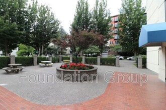 Building Photo - 400 10th Ave
