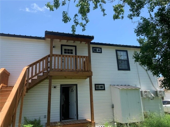 Building Photo - 2833 Lawnview St