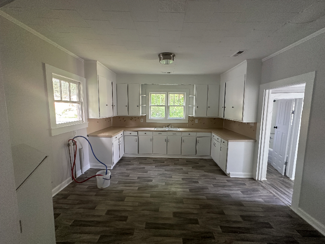 Building Photo - 211 Kern St