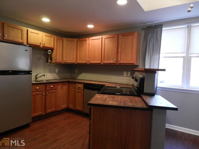 Building Photo - 2692 Cliffview Dr SW
