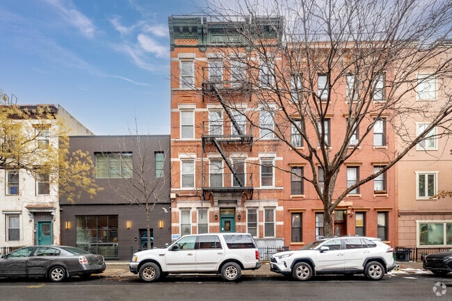 Building Photo - 313 S 4th St