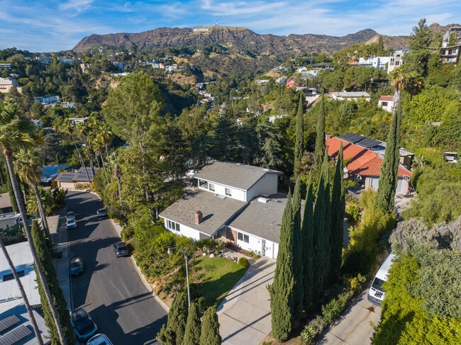 Building Photo - 2333 Bronson Hill Dr
