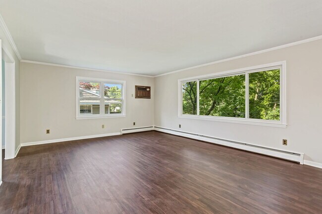 Foto del edificio - 38 Maplewood Dr