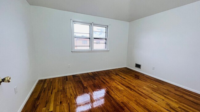 Foto del edificio - 291 Fairbanks Ave