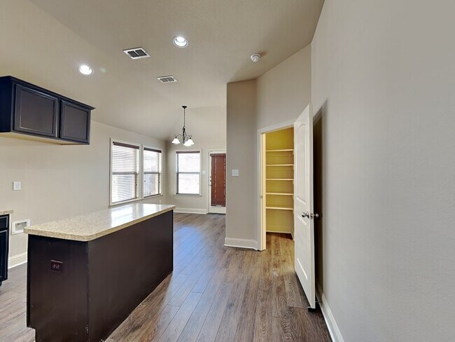 Foto del edificio - 5860 Burgundy Rose Dr