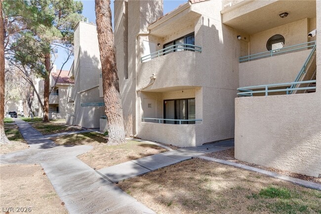 Foto del edificio - 830 N Sloan Ln