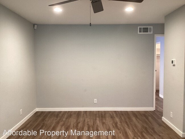 Building Photo - 1 br, 1 bath House - 29626 Red Oak Court #17
