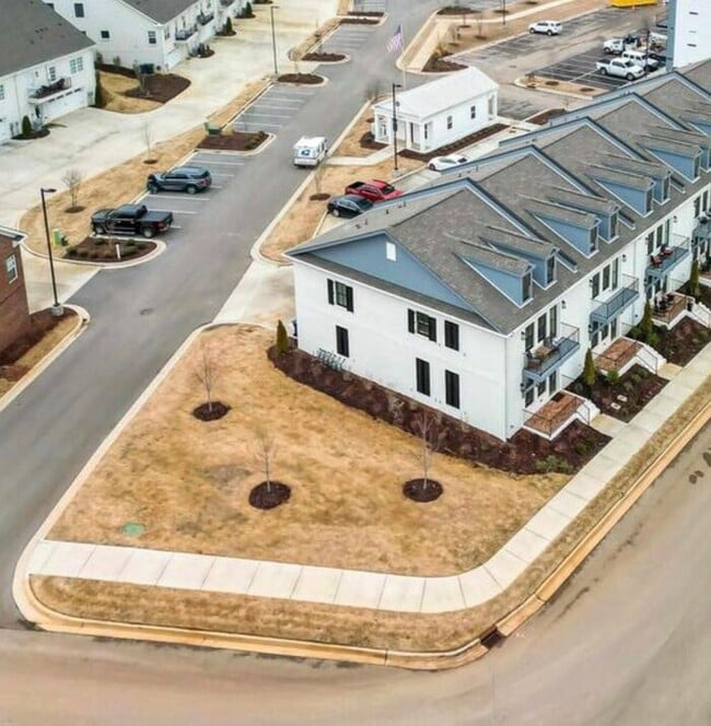 Building Photo - Located in Town Madison-Luxury Living