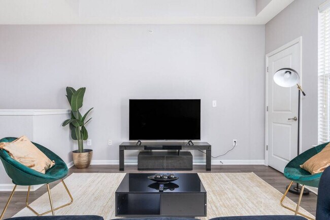 Foto del edificio - 7145 Purcell Dr