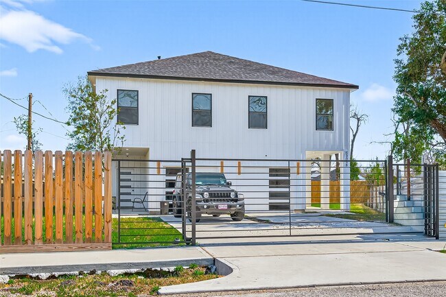 Building Photo - 5304 Lynnfield St