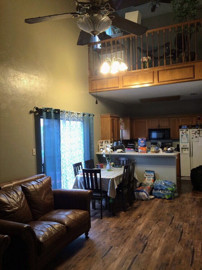 Building Photo - 611 Oriole Blvd